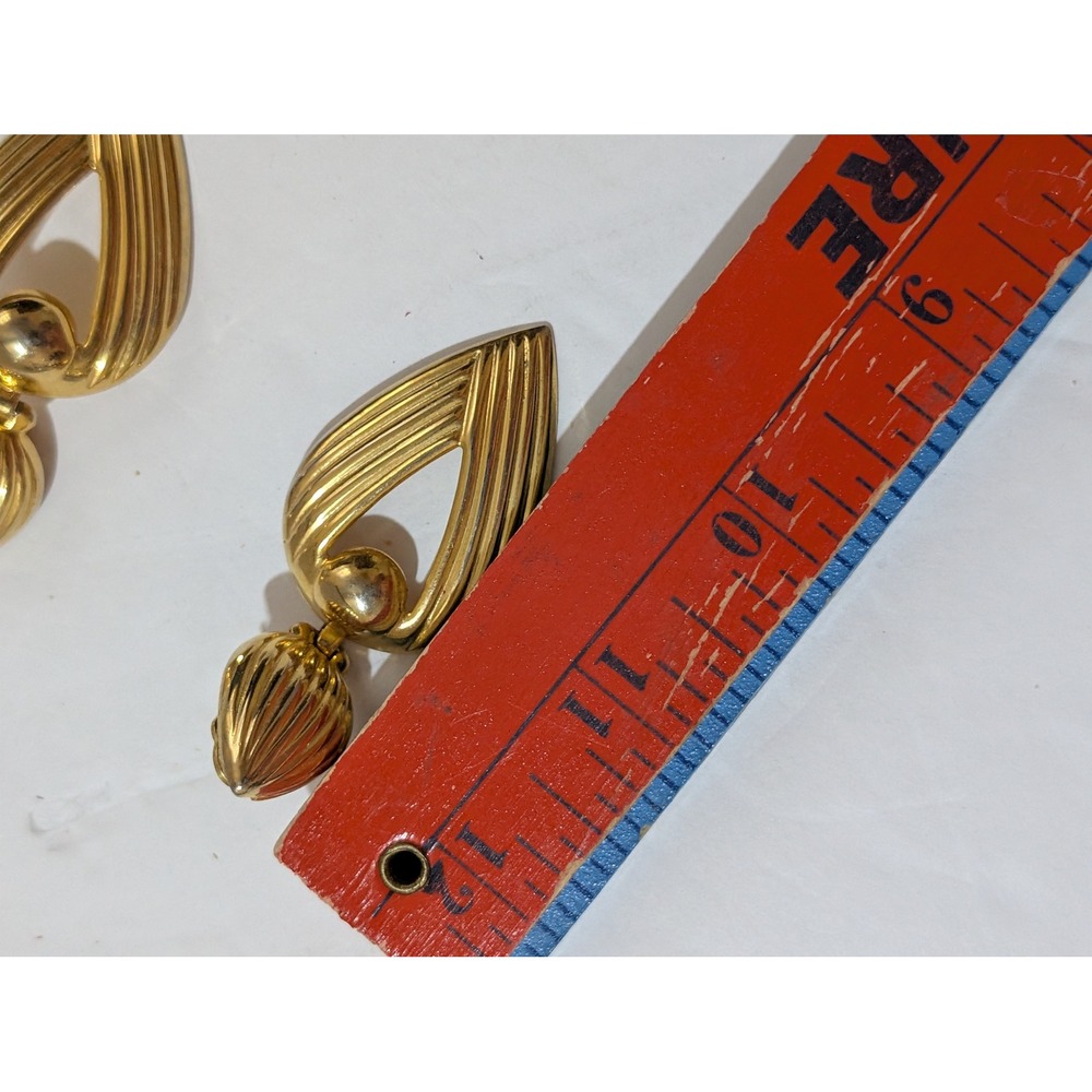 Vintage Gold Tone Ribbed Teardrop Clip On Earrings Statement Dangle 1980s - Picture 2 of 4